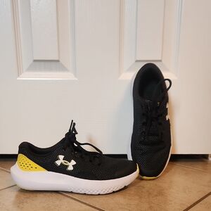 Under Armour Black and Yellow Athletic Shoes 6Y